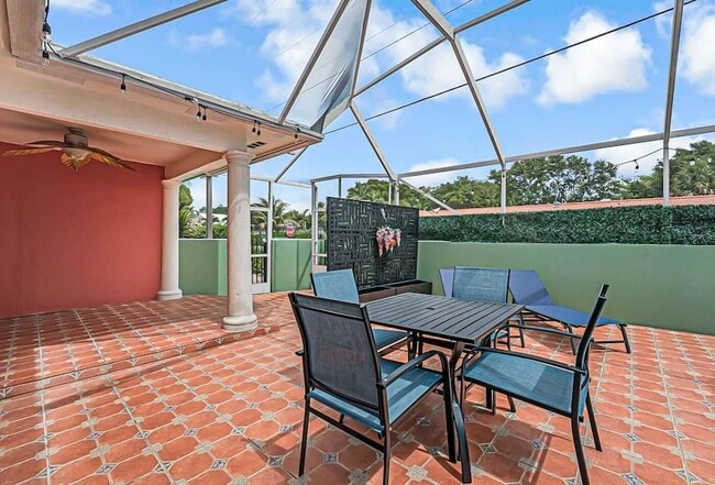 Building Photo - 532 N Palmway