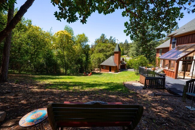 Building Photo - Stunning Mid-Century Modern 5bed/3.5 bath Home on 1.92 acres