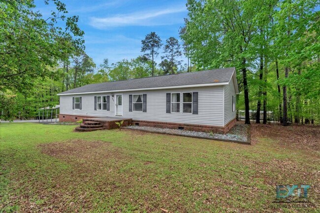 Building Photo - Welcome to this 3 Bedroom, 2 Bath Home in Wildwood Point!