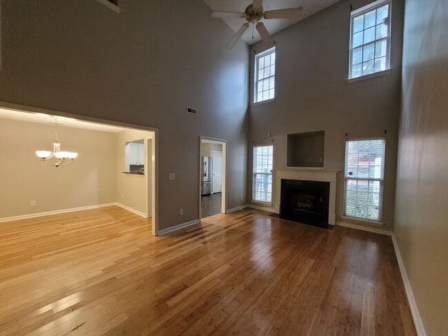 Building Photo - Great 2 Bedroom 2 Bath Townhouse