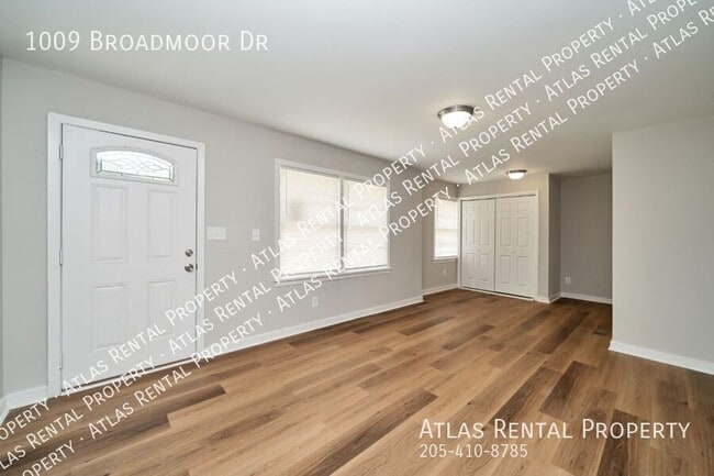 Building Photo - 1009 Broadmoor Dr