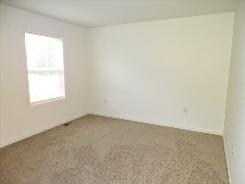 Building Photo - 245 Clay School Rd