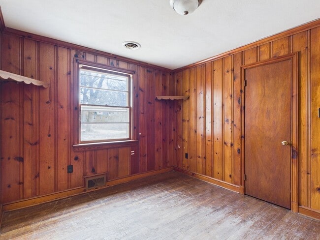 Building Photo - 637 Woodhaven Dr