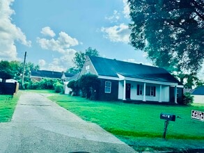 Building Photo - 4571 Plato Ave