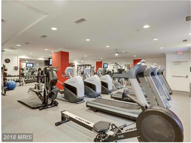 Building Photo - 2655 Prosperity Ave