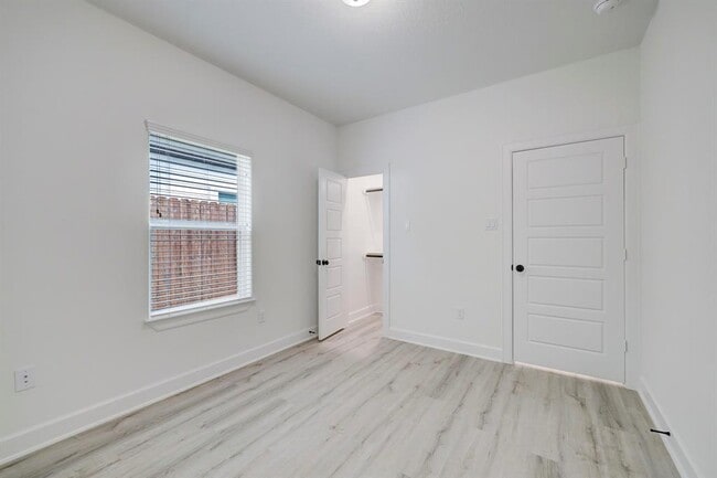 Building Photo - 4002 Elmwood St