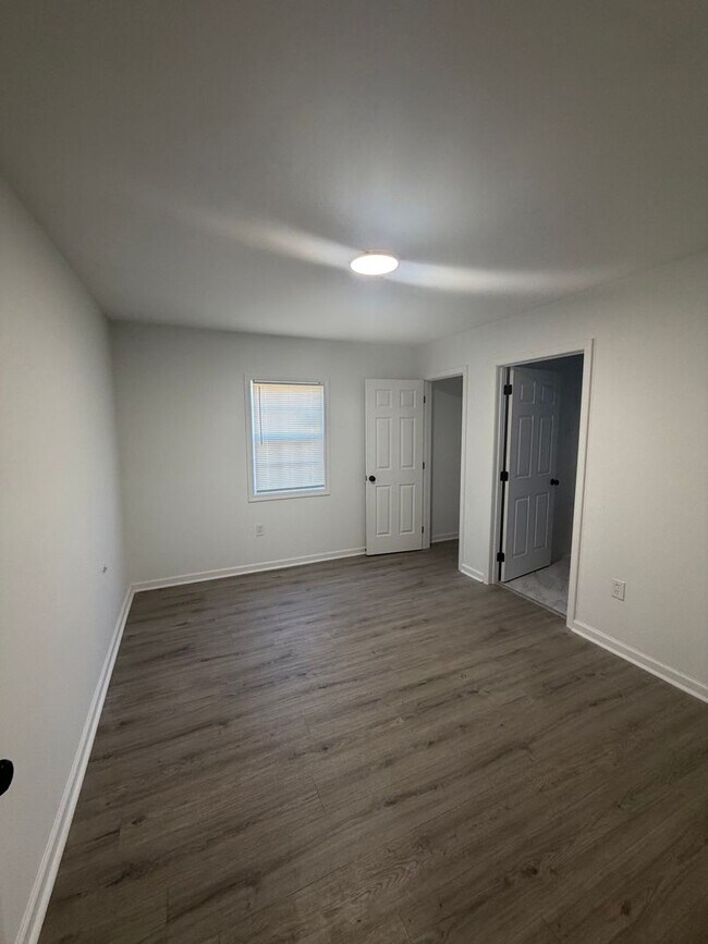 Building Photo - 1956 Edward Ave