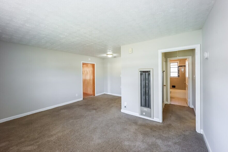 Building Photo - 5299 Sharon St