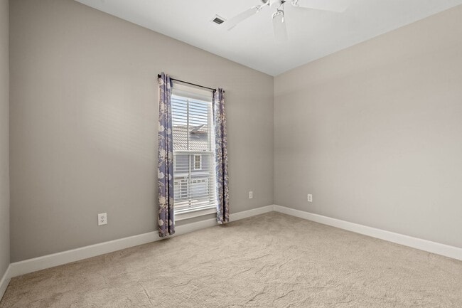 Building Photo - Mingo