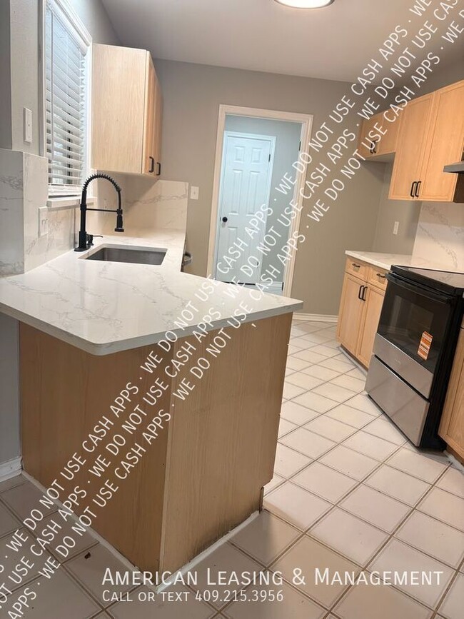 Building Photo - 1515 Azalea Dr