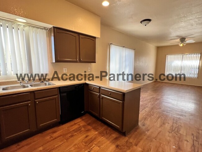 Building Photo - Two Bedroom in Oak Flower Neighborhood *MO...