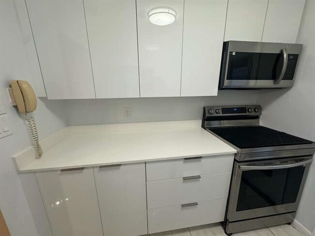 Building Photo - 348 S Federal Hwy