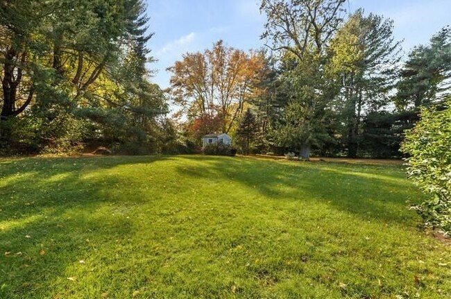 Building Photo - 10 Pine Grove Rd