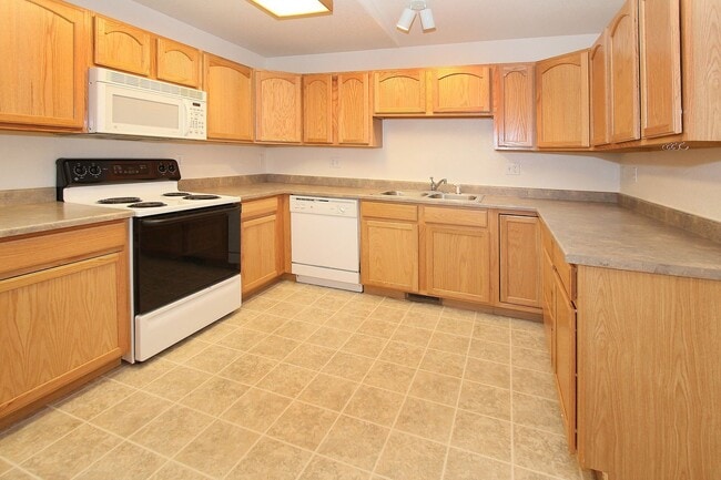 Building Photo - FEELS LIKE HOME! 2BD CONDO with MOUNTAIN VIEWS - Security Deposit Waiver Available