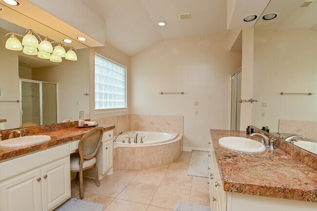 Building Photo - 14206 Jade Cove Dr