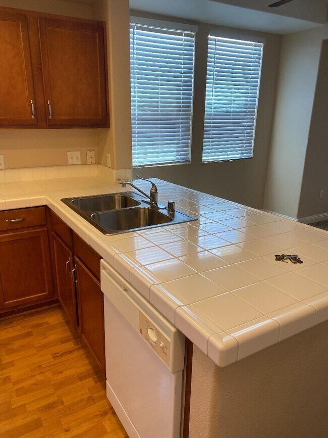 Building Photo - ADORABLE WESTLAKE VILLAS 2 BEDROOM (PLEASE...