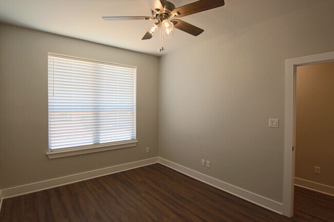 Building Photo - 727 Freedom Way
