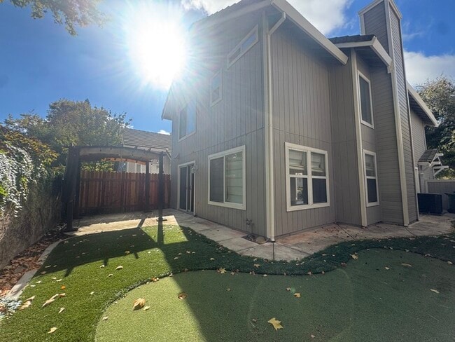 Building Photo - Beautiful 3-Bedroom Home in Gated Woodbrid...