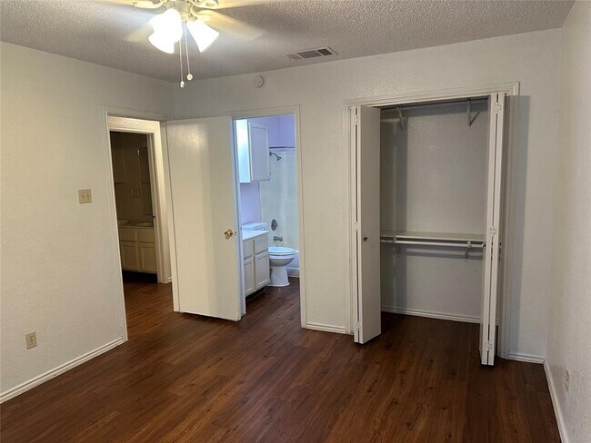 Building Photo - 16303 Edgemere Dr