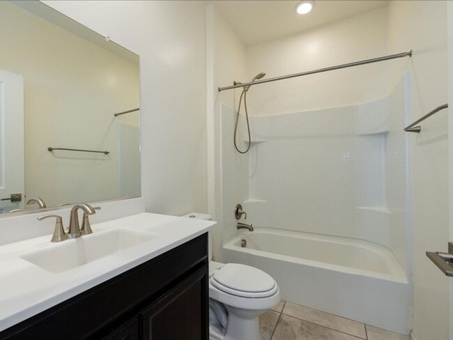 Building Photo - Modern Comfort Meets Community Living – 3 Bed, 2 Bath Beauty with Resort-Style Amenities!