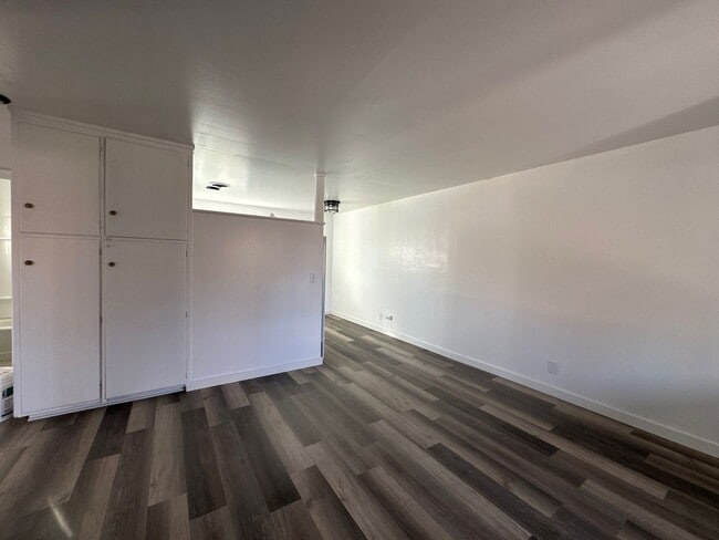 Building Photo - 2250 Home Ave