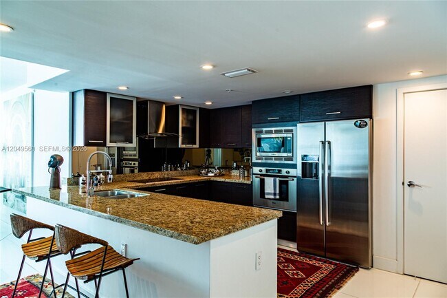 Building Photo - 9400 W Bay Harbor Dr