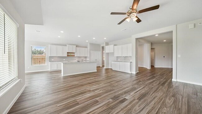 Building Photo - 27943 Parkside Creek Dr