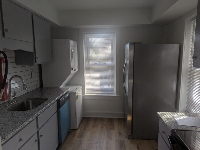 Building Photo - 712 Station Ave