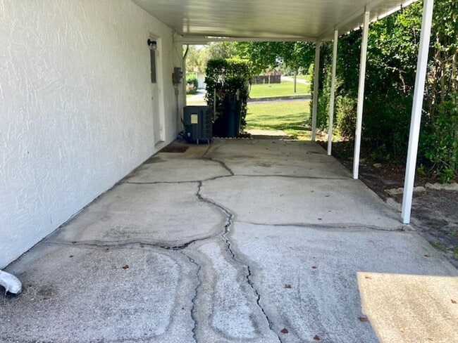 Building Photo - 2 bedroom, 1.5 bath home with carport
