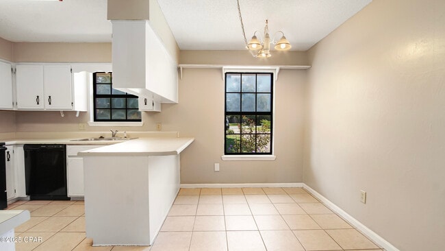 Building Photo - 807 White Oak Ct