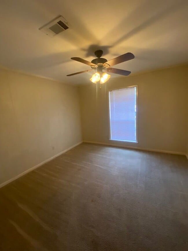 Building Photo - Renovated 3 Bedroom 2 Bath Home for Rent!