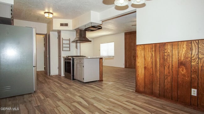 Building Photo - 9304 Lait Dr