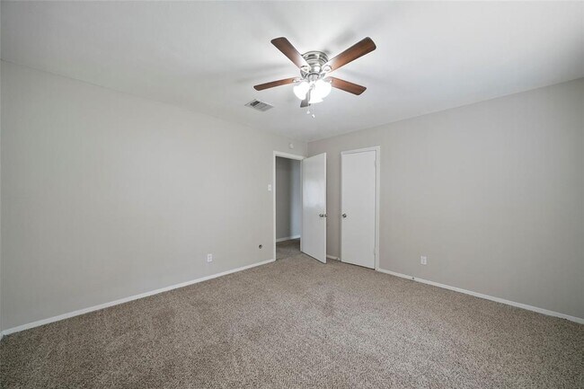 Building Photo - 643 Ames St