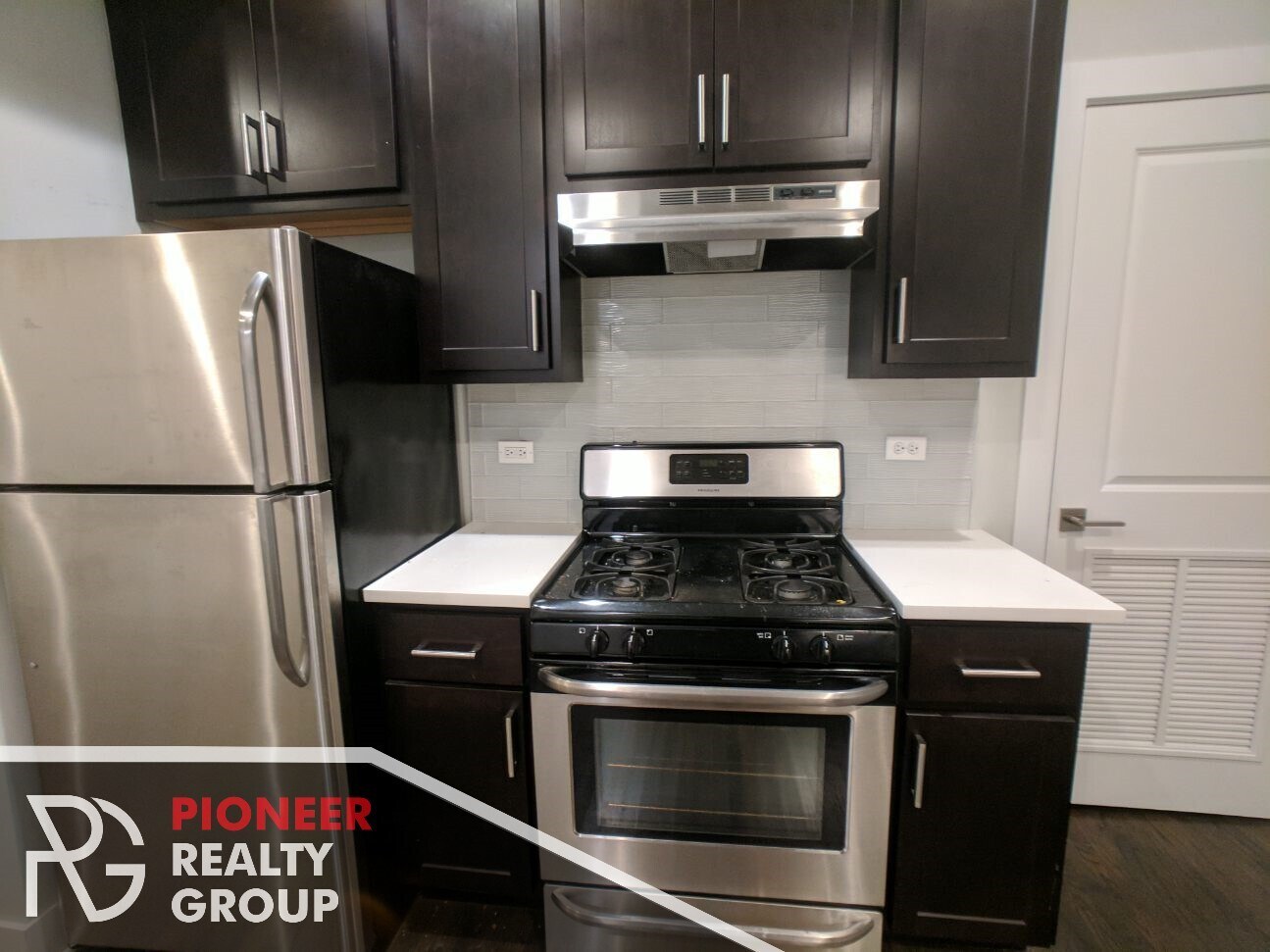 Building Photo - 1946 W Nelson St