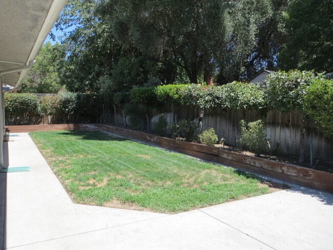 Building Photo - Well taken care of home in the heart of Clovis.