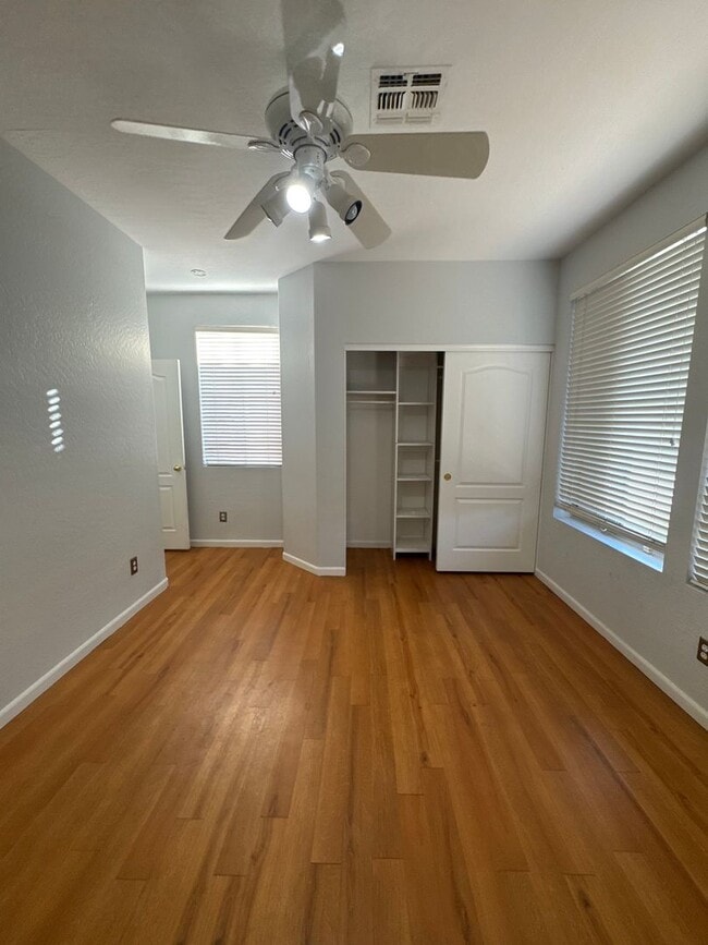 Building Photo - Upgraded home in Glendale with Pool
