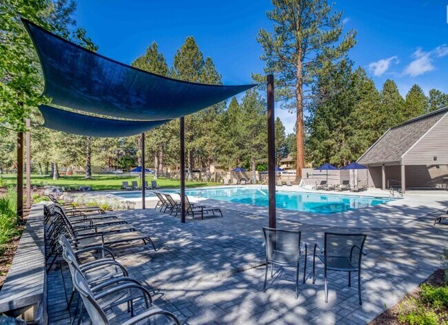 Building Photo - Mt. Bachelor Village Condo #207