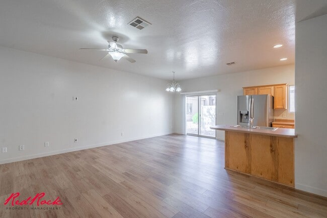 Building Photo - 484 N 2480 W