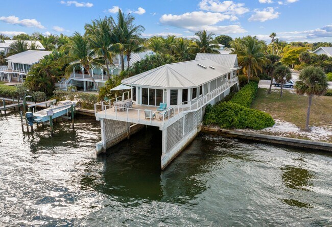 Building Photo - 264 Harbor Dr