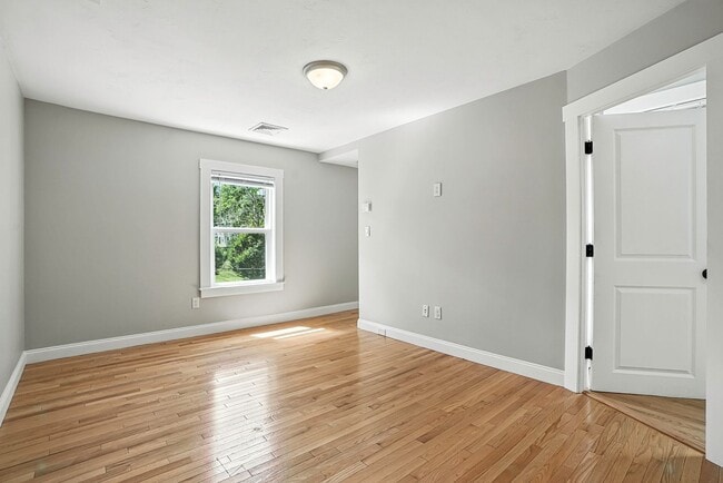 Building Photo - ***Please Respond Directly to the Online L...