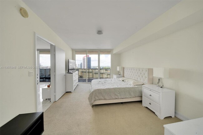 Building Photo - 1850 S Ocean Dr