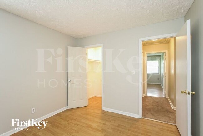 Building Photo - 10100 E 63rd St