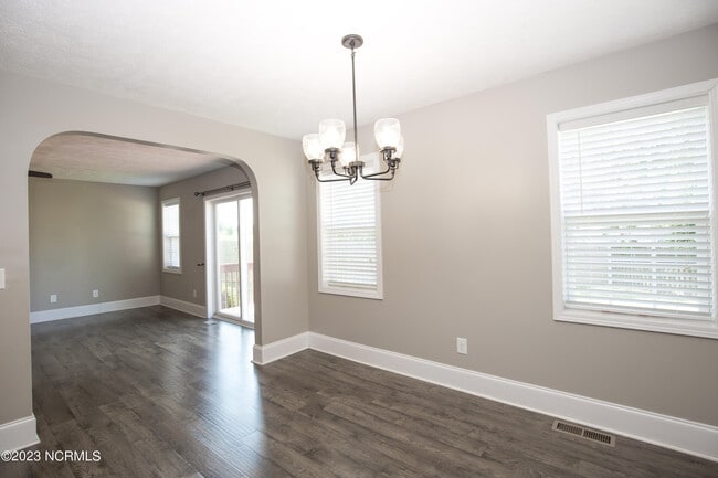 Building Photo - 111 Lightwater Dr