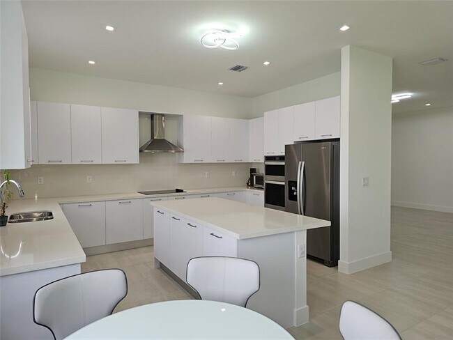 Building Photo - 10396 SW 57th Ct