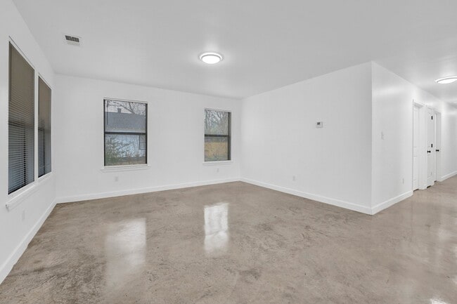 Building Photo - 927 Seattle St