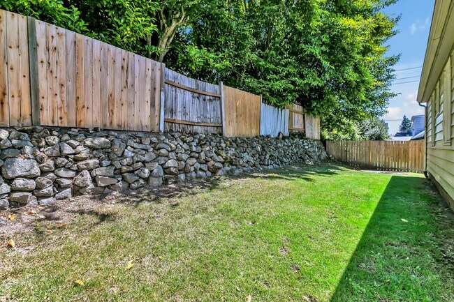 Building Photo - Charming 3 Bedroom Home in Bremerton