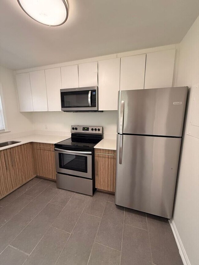 Building Photo - Adorable 2 bed 1 Bath Apartments off Gorman St!