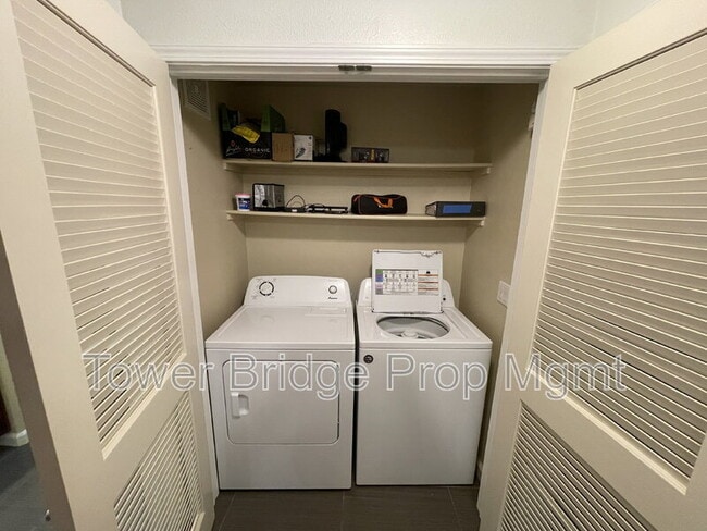 Building Photo - 1900 Danbrook Dr