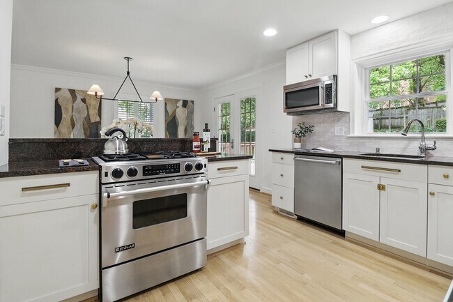 Building Photo - 129 Fort Williams Pkwy