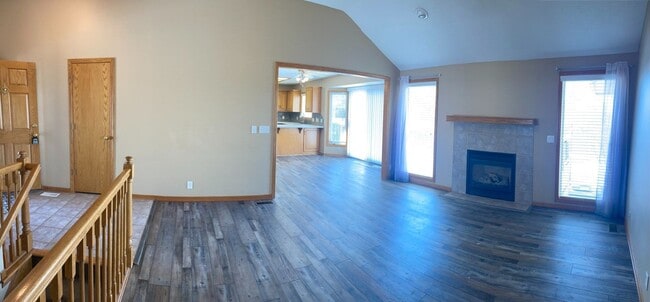 Building Photo - Home For Rent Bellevue.